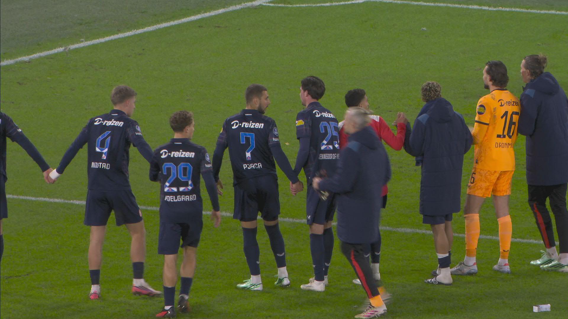 Clasie spreekt tegenstander aan: "Ga niet als een klein kind bij onze spelers juichen"