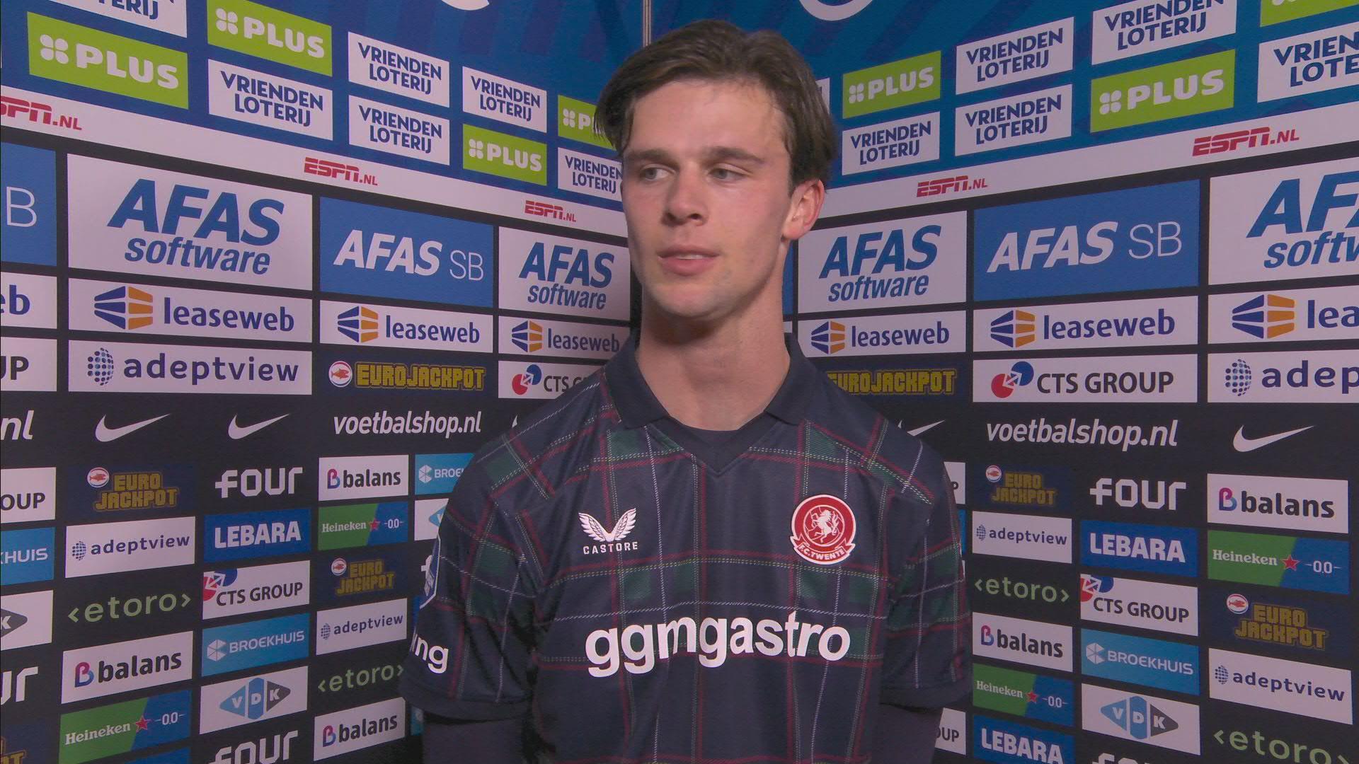 Vennegoor of Hesselink scoort eerste in betaald voetbal: "Ik ben de blijste jongen op de wereld"