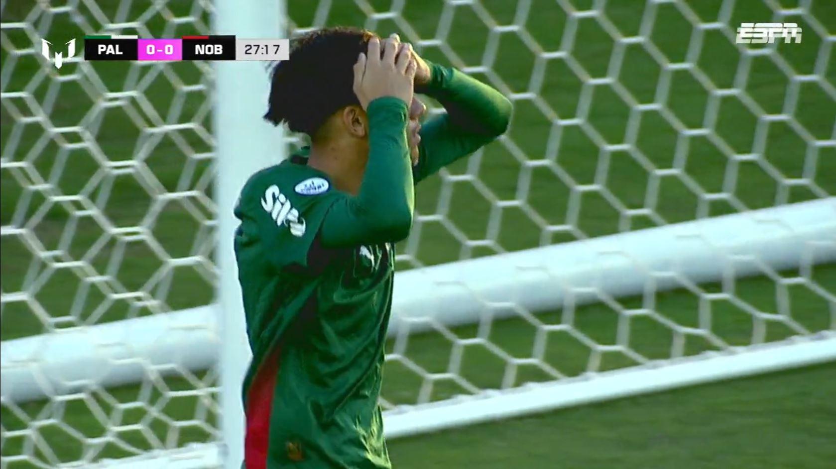 Aí não! Palmeiras erra chance claríssima e segue no zero contra o Newell's na Messi Cup