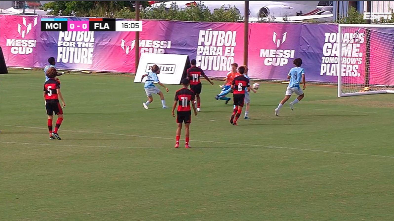 Gol do Manchester City contra o Flamengo! Garotos do sub-16 envolvem brasileiros e abrem o placar na Messi Cup