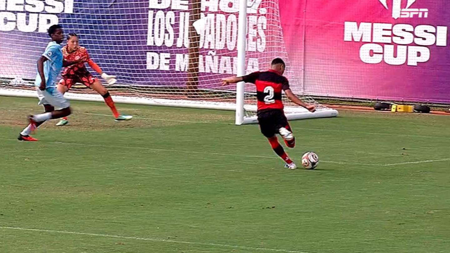 Virada do Flamengo contra o City! Lauender aproveita vacilo da defesa e marca o 3º gol do Rubro-Negro na Messi Cup