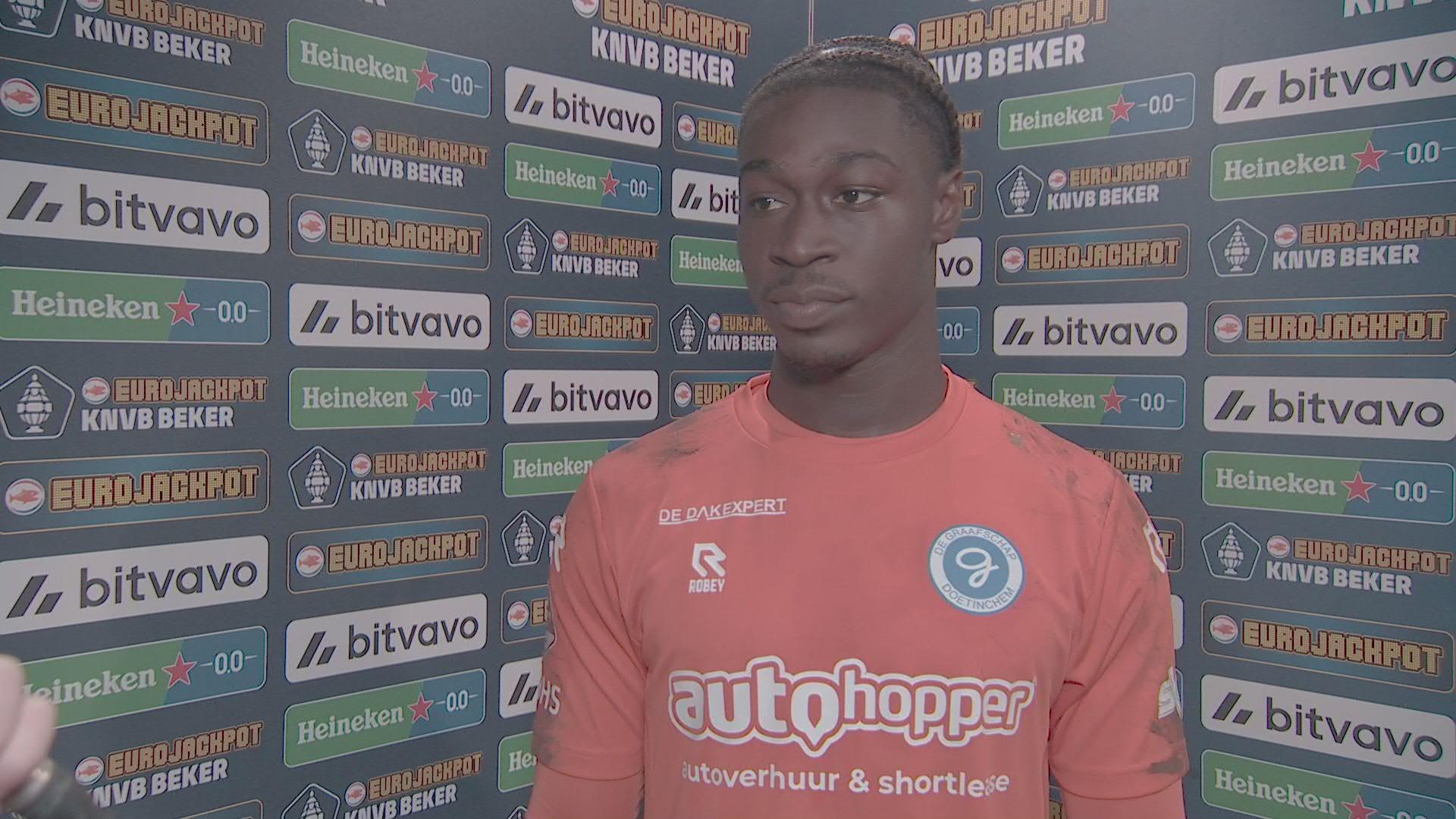 Reverson blij met debuut: "Ik denk dat ik een goede wedstrijd heb gespeeld, op naar meer"