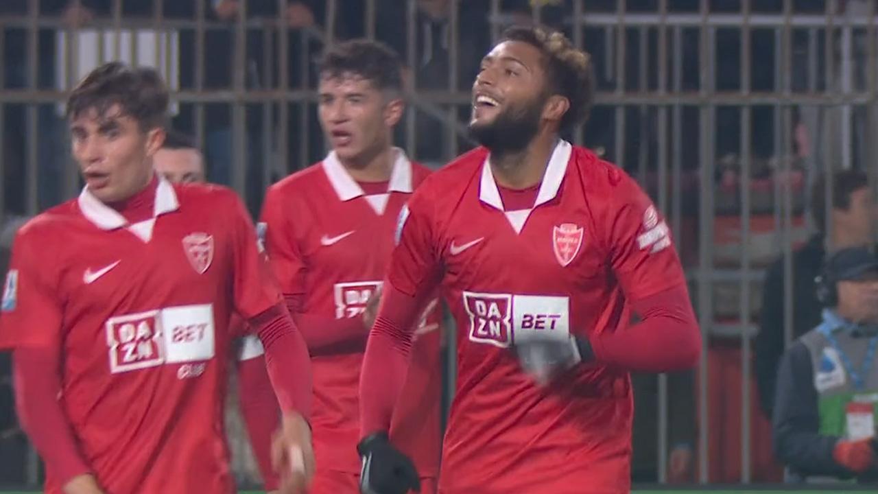 ¡Cabezazo goleador de Helio Varela para el 1-1 ante el Napoli!