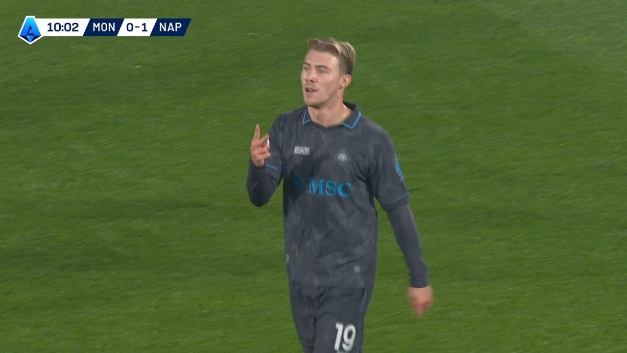 Di Lorenzo armó un jugadón y Hojlund puso el 1-0 ante el Monza