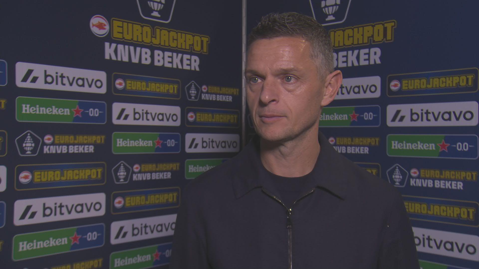 Meijer over beslissende penalty: "De scheids zegt dat hij hem 100% twee keer raakt, Kostić zegt één keer"