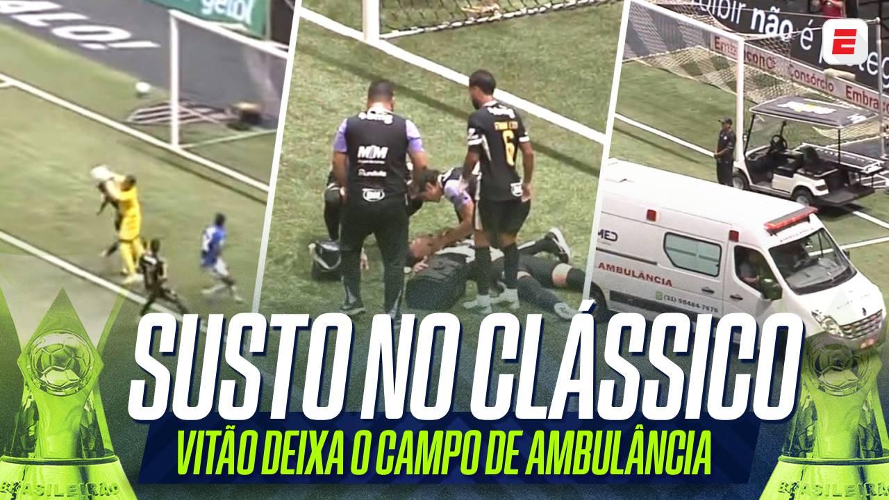 Zagueiro do Atlético-MG, Vitão se choca com o próprio goleiro, desaba e deixa o jogo contra o Cruzeiro de ambulância