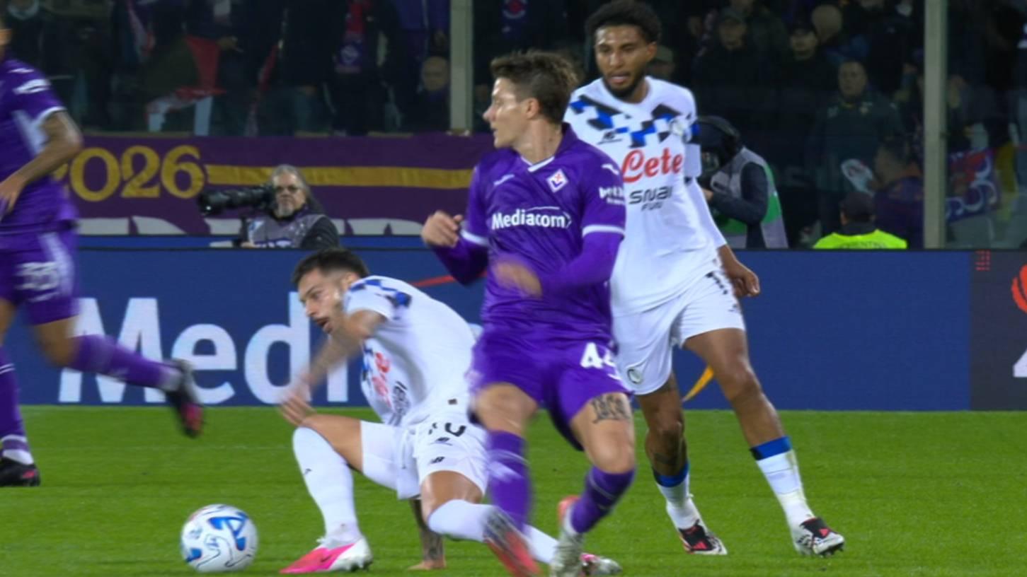 Gol da Atalanta! Éderson e Gaetano pressionam saída da Fiorentina, roubam a bola e armam ataque para Ketelaere finalizar