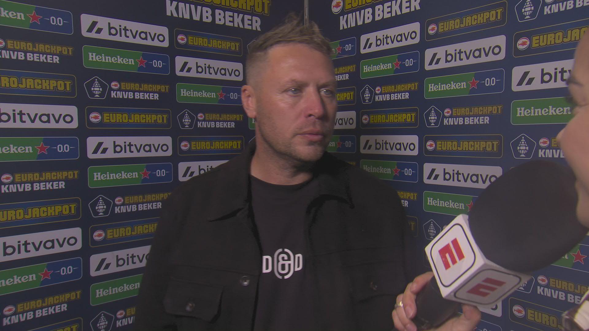 Van Dam viert overwinning met supporters: "Daar krijg je wel kippenvel van"