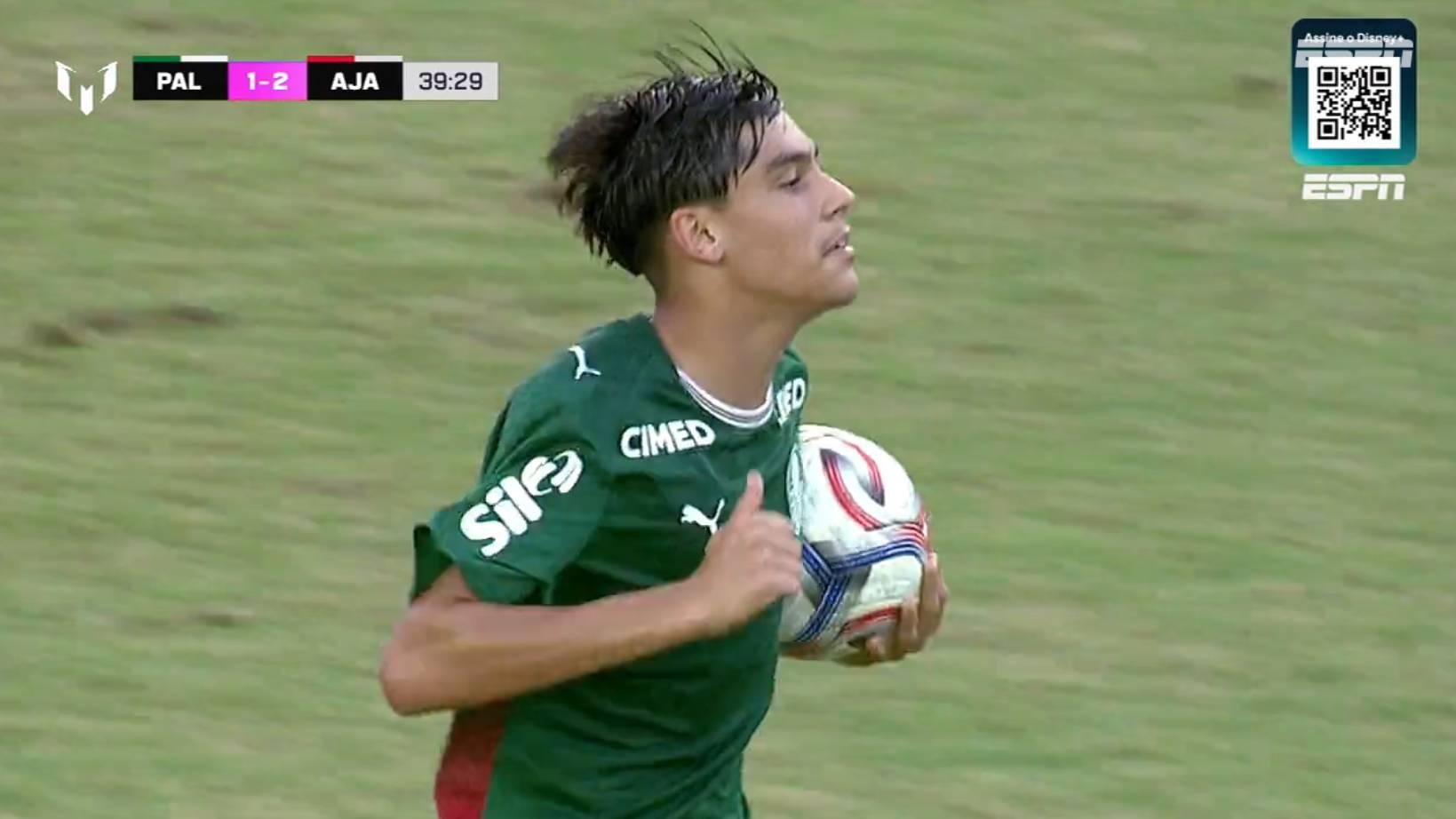 Golaço do Palmeiras na Messi Cup! Miguel Messias sai driblando todo mundo e anota pintura contra o Ajax