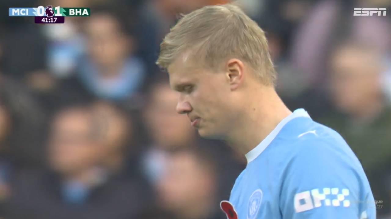 Chance do City! Haaland recebe na área e finaliza, mas é bloqueado com carrinho do capitão do Brighton