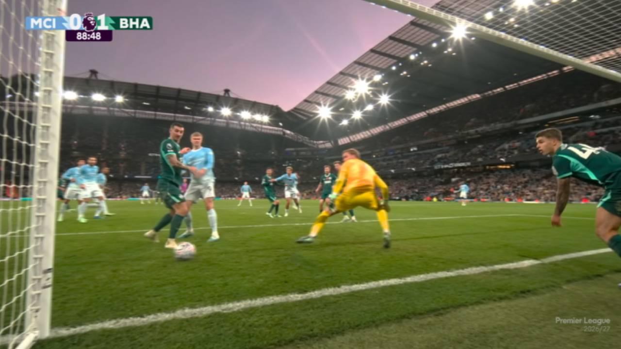 CHANCE INACREDITÁVEL DO CITY! Defesa do Brighton faz milagre e segura empate nos últimos minutos de jogo