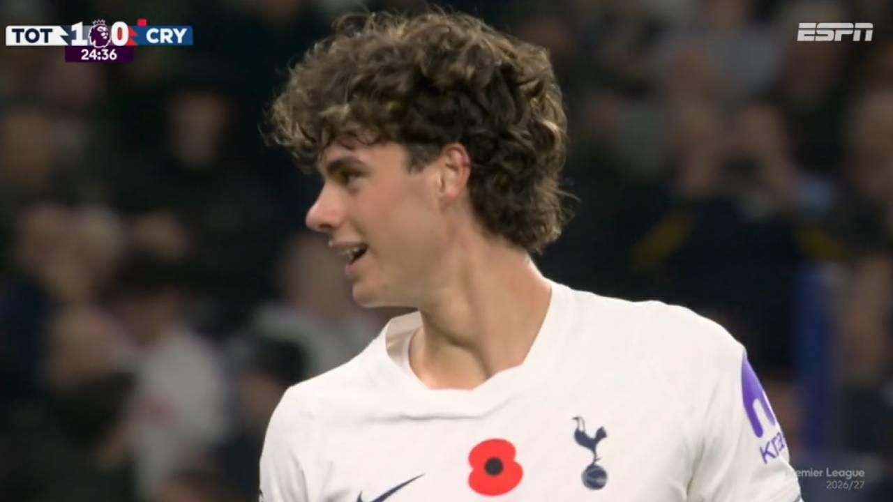 Gol do Tottenham! Archie Gray desvia cobrança de escanteio e abre o placar contra o Crystal Palace na Premier League
