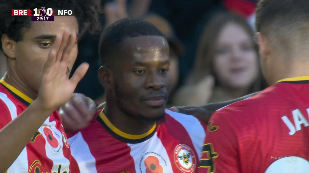 ¡Arriba el Brentford! Milenkovic, en contra, puso el 1-0 ante el Nottingham