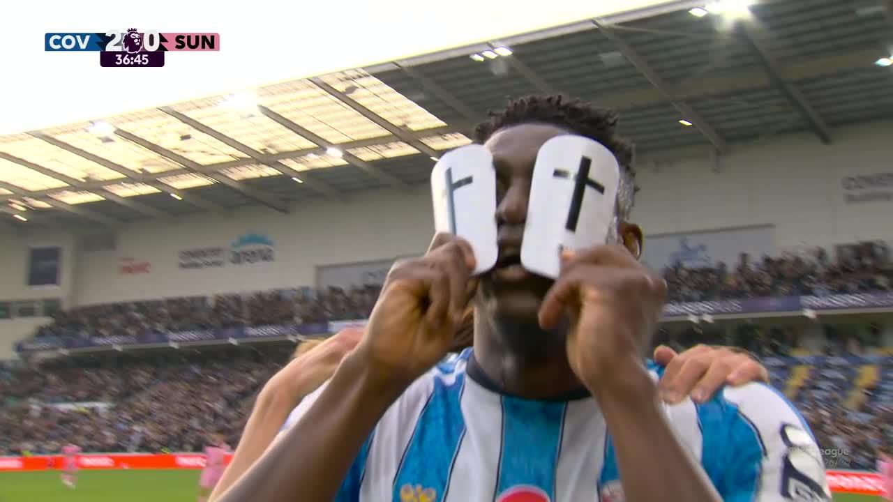 Awoniyi no perdonó y estiró la ventaja de Coventry