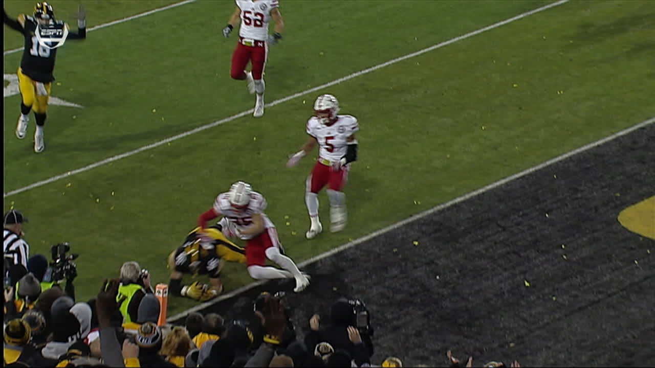 Iowa opens second half with another TD