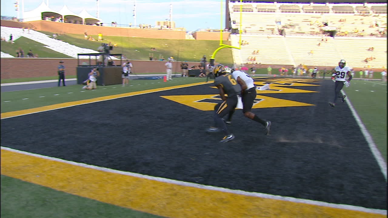 Hardy steals ball from Mizzou WR for interception