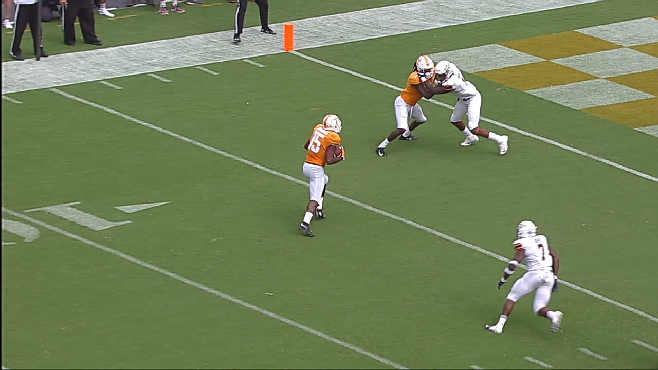 Guarantano connects with Jennings for 4-yd TD