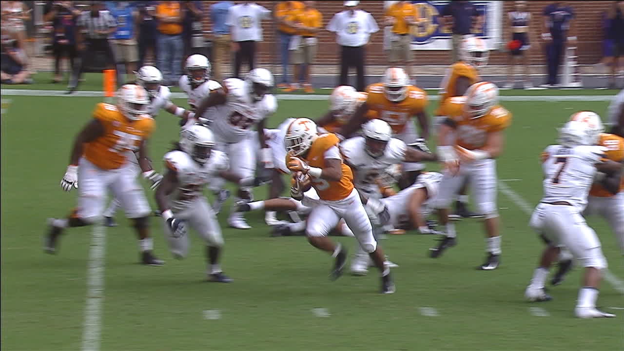 Jordan widens the gap for Tennessee with 3-yd TD run