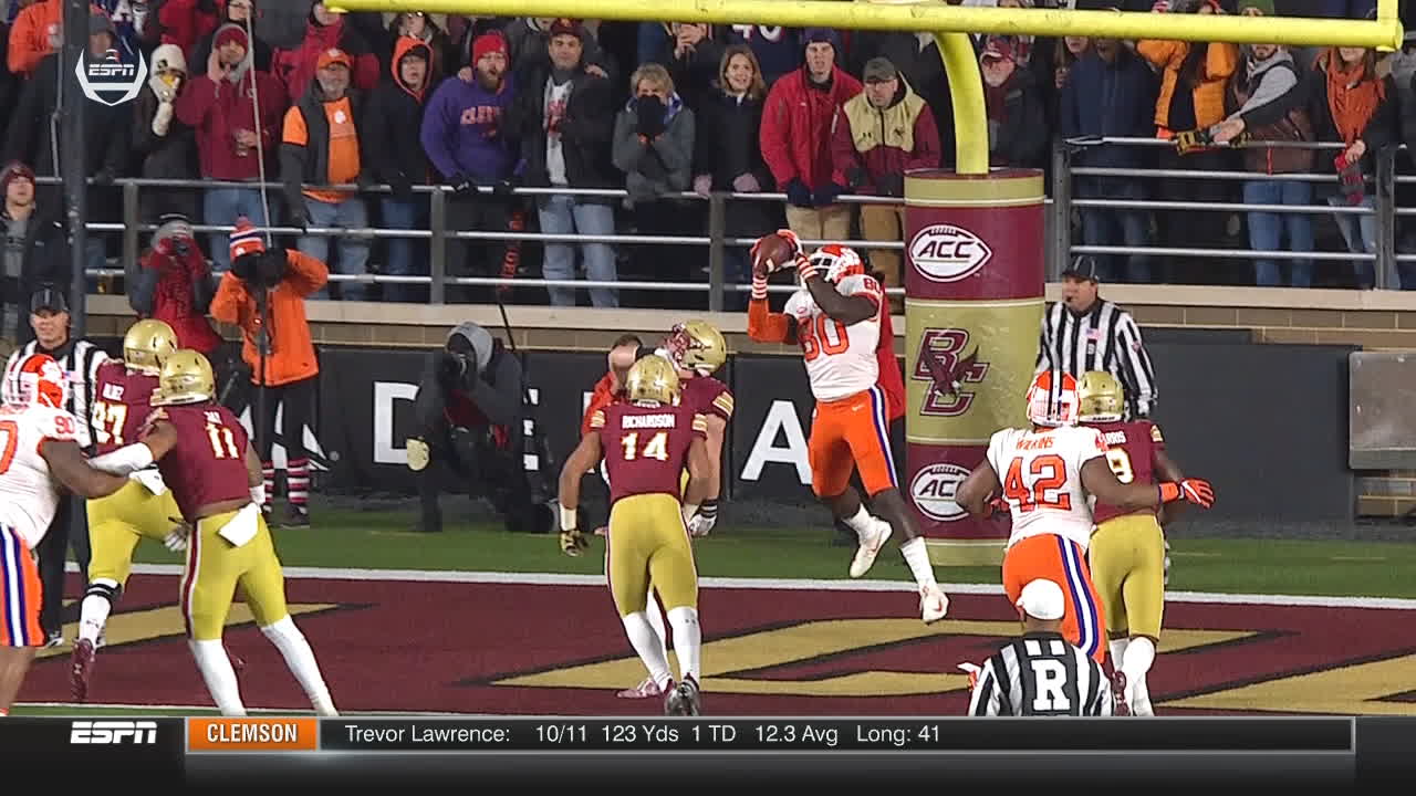 Lawence lobs perfect TD pass to Richard