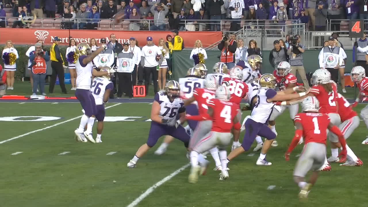 Gaskin mimics Tebow with jump pass