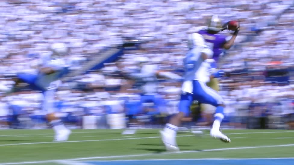 Eason zips pass to Fuller for the Huskies TD
