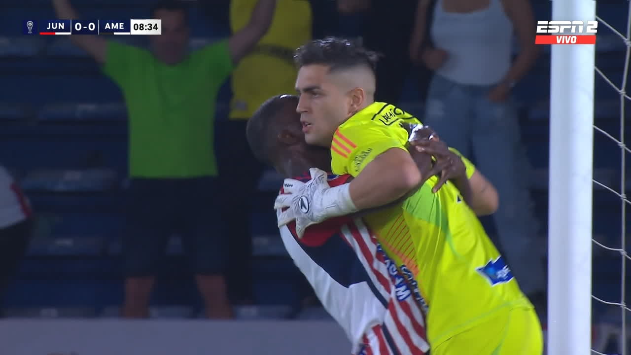 ¡Mele se agigantó y le atajó un penal a Juanfer Quintero en la Sudamericana!