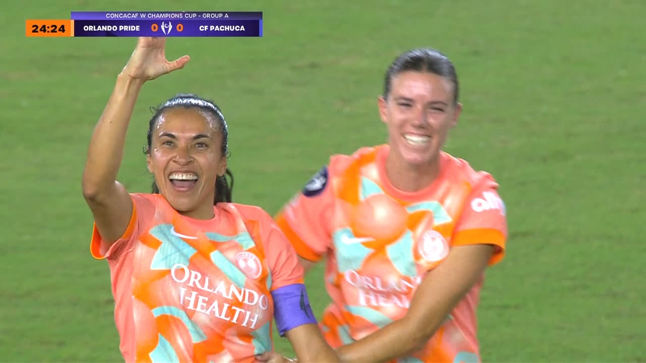 GOLAÇO DE MARTA! 'Rainha' cobra falta com extrema perfeição e faz uma pintura; VEJA