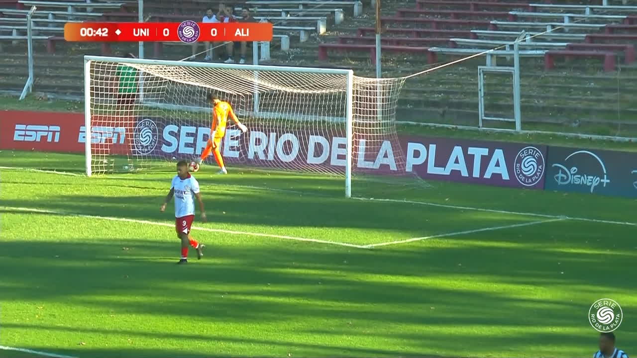 ¡La metió solito en su arco! Sergio Peña y un insólito gol en contra