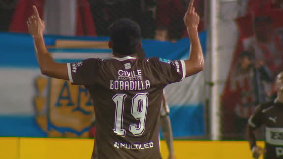 ¡La colgó del ángulo! Golazo de Bobadilla para el descuento de Platense