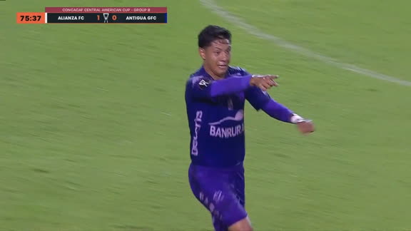 ¡GOOOL DE ANTIGUA GFC! Oscar Castellanos con un remate de fuera del área marca el empate 1-1 en el estadio Cuscatlán