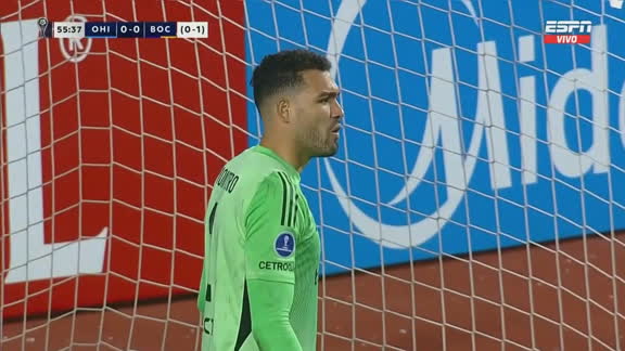 Montero se demoró en sacar y fue córner para O'Higgins
