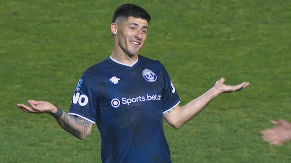 Impecable remate: Florentín abrió el pie, la puso al lado del palo y festejó el 2 a 0
