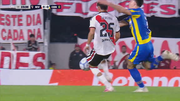 ¡Fue clarita, clarita! Pereyra no fue preciso y Central se salvó en el Monumental