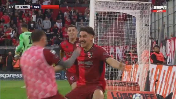 ¡Apareció el Zorro! Golazo de Cóccaro para el empate de Newell's ante Boca