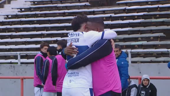 Auzmendi ganó de arriba y adelantó a Gimnasia