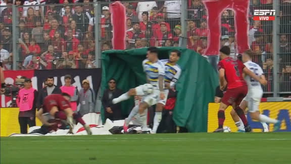 ¡Todo Newell's pidió penal por mano de Di Lollo!