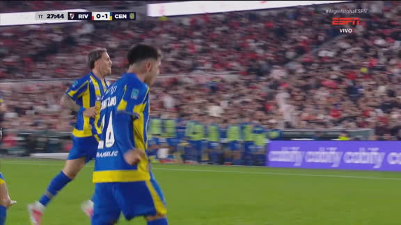 Gol contra de Otamendi! Zagueiro manda contra o próprio patrimônio e abre o placar para o Rosario Central contra o River Plate