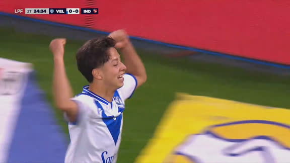 ¡El primer gol de su carrera! Aguirre gritó para Vélez frente a Independiente