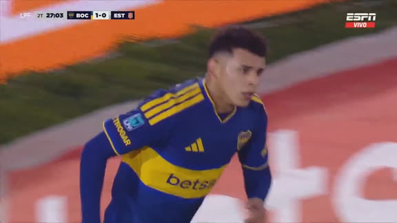 No se le da: Flores y una buena chance para el 2-0