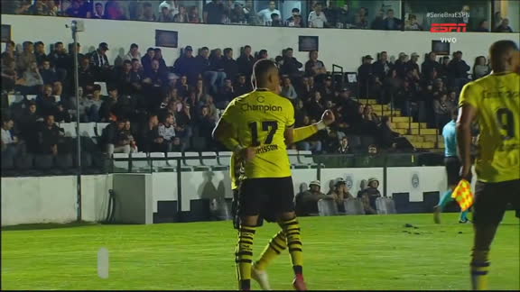 Gol do São Bernardo! Pedrinho recebe cruzamento na segunda trave e abre o placar contra o Operário-PR; VEJA