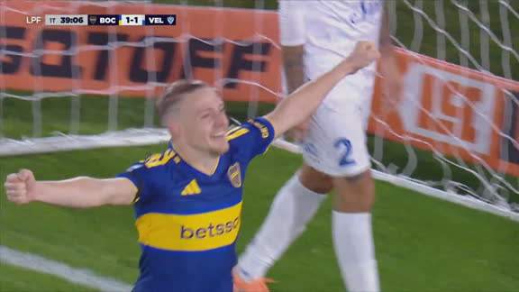 ¡Ascacíbar capturó un rebote en el área y empató para Boca!