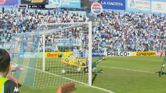 ¿Entró? Vallejo descontó para Atlético Tucumán