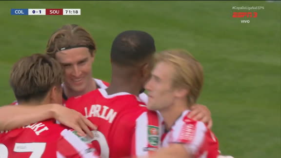 Gol do Southampton! Ryan Manning cruza, Cyle Larin completa de cabeça e faz 1 a 0 no Colchester United