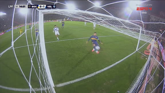 PEREDES SENSACIONAL! Volante do Boca salva em cima da linha e evita gol do Vélez no Argentino; VEJA