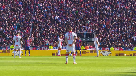 Minuto de silencio en el Nuevo Gasómetro tras el fallecimiento de Jorge Messi