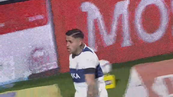 ¡Colazo se tiró de palomita y clavó el 1-0 ante Barracas Central!