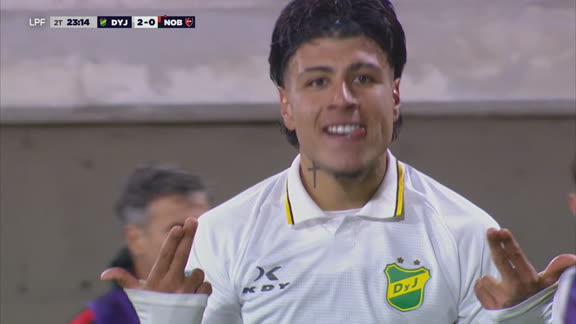 Pérez aprovechó una pésima salida de fondo de Newell's y facturó el 2-0