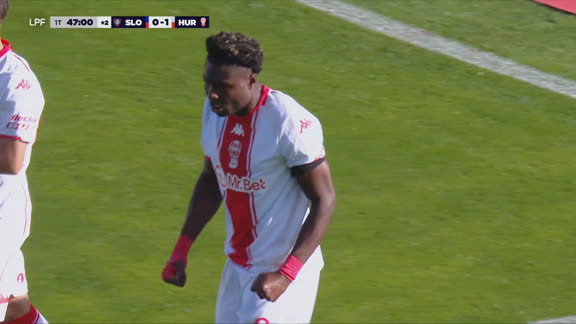 ¡Una definición karateca! Caicedo puso en ventaja a Huracán en el clásico