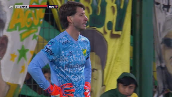 Cabezazo goleador de Cabrera para el descuento de Newell's