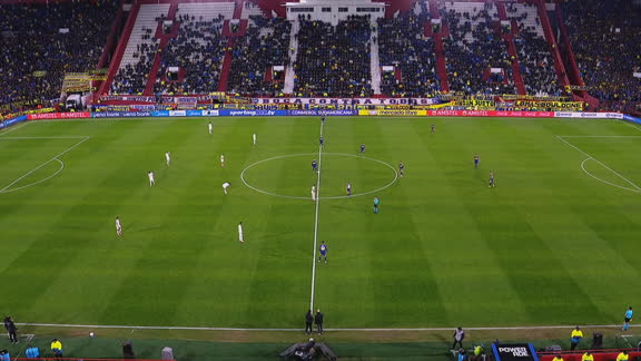 ¡Insólito! Boca sacó del medio en el inicio de ambos tiempos